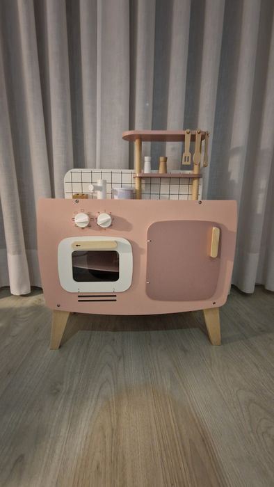 Cozinha de madeira rosa