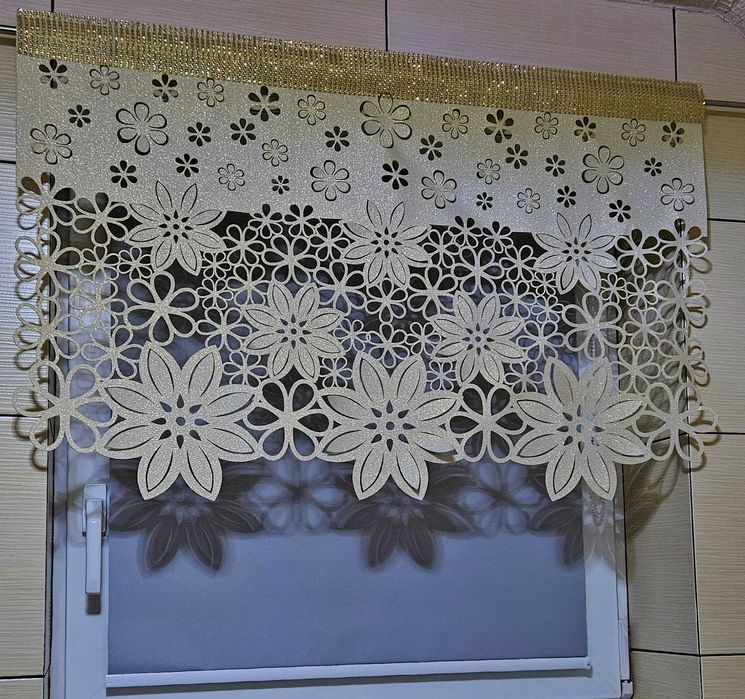 lambrekin lub zazdrostka ażurowy złota - kwiaty