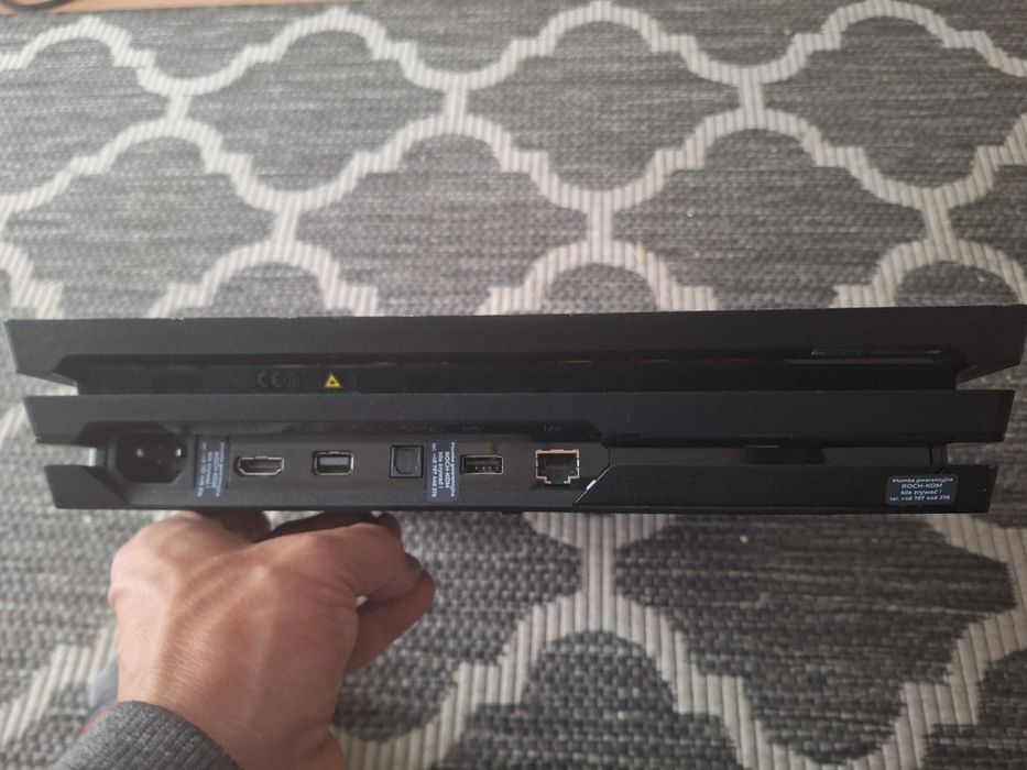 konsola ps4 pro 1 tb