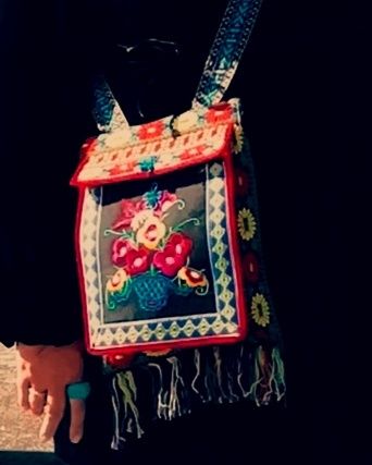 Carteira boho bordada