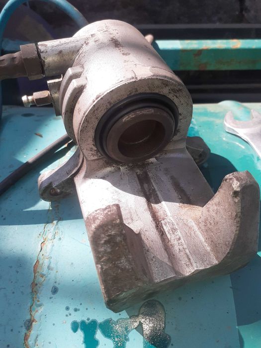 Передній лвий супорт таврія.