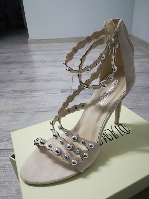 Szpilki sandałki Beżowe cieliste 40