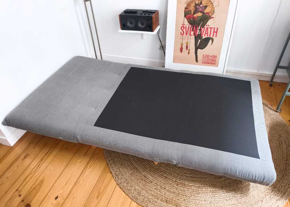 Sofá-cama compacto (109cm) como novo