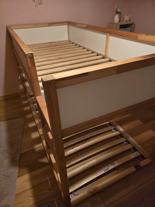 Cama / beliche Kura do Ikea
