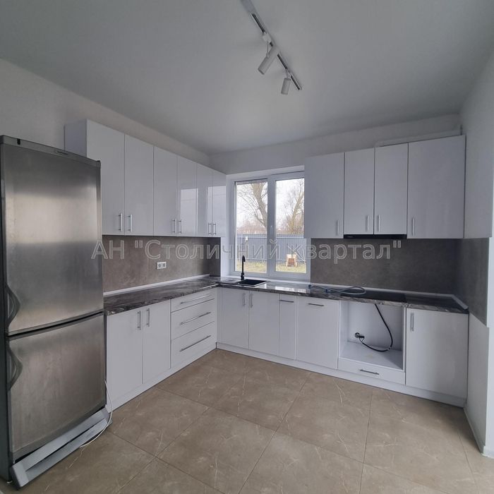 Продаж будинку з ремонтом та меблями у с. Гореничі