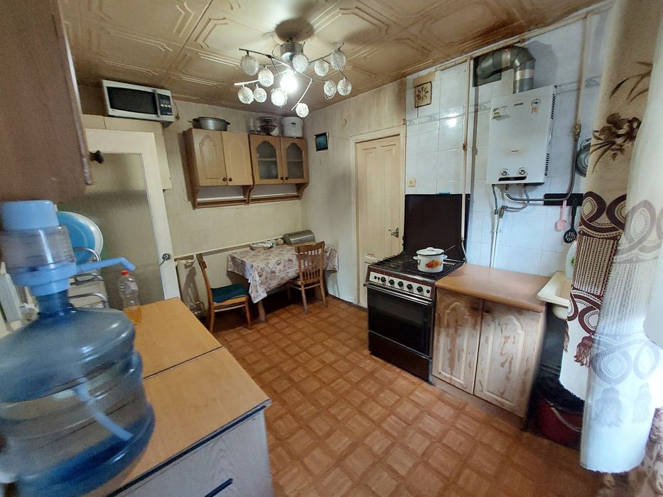 Продам дом в Черноморске районе Вечернего рынка.