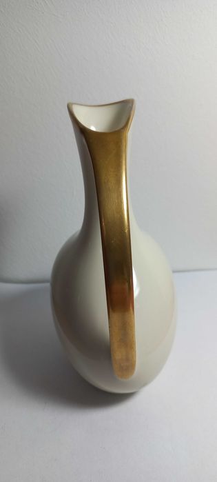 Porcelanowy dzbanuszek  , wazonik z sygnaturą. Alka Bawaria .