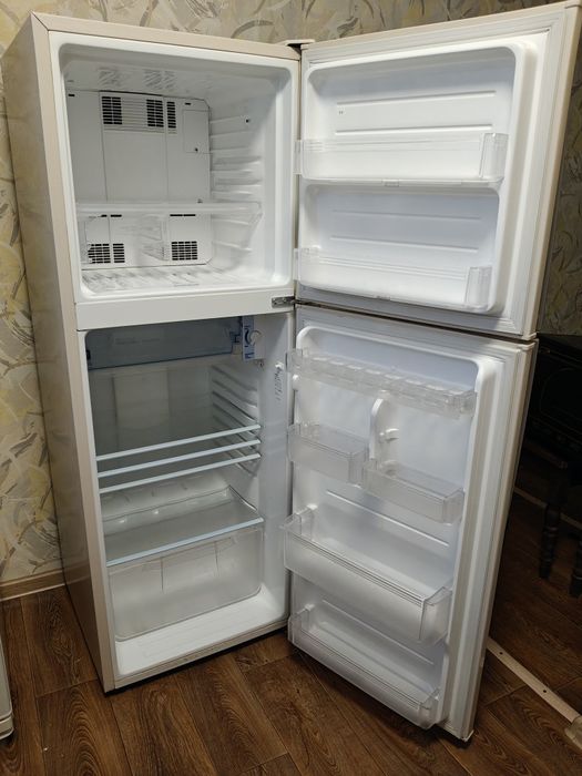 холодильник sharp

REFRIGERATOR-FREEZER