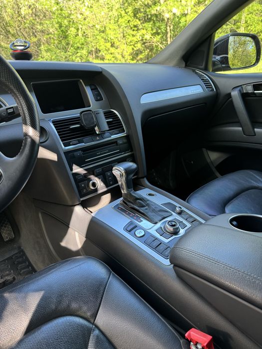 Audi q7 3.0 tdi 2012. 183км