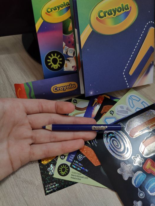 Brinquedo Happy Meal McDonald’s x Crayola | Glow-in-the-Dark Poster