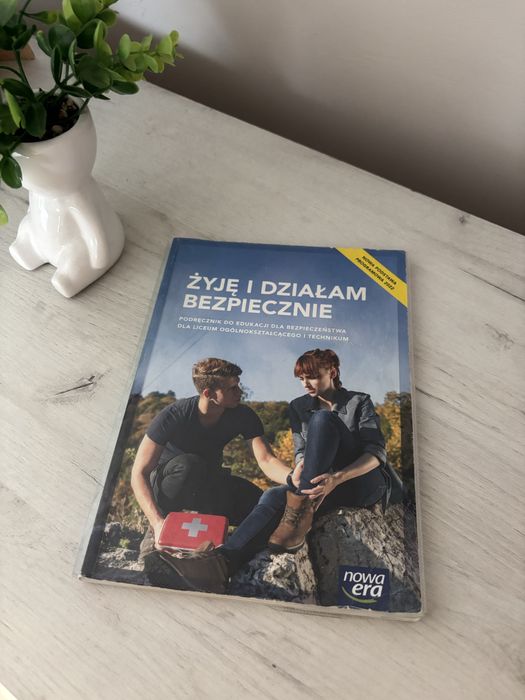 podręcznik zyje i dzialam bezpiecznie edb nowa podstawa