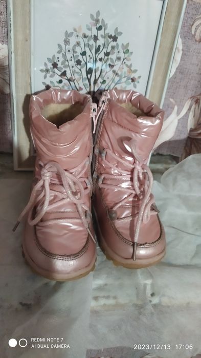 Зимове взуття для дівчинки