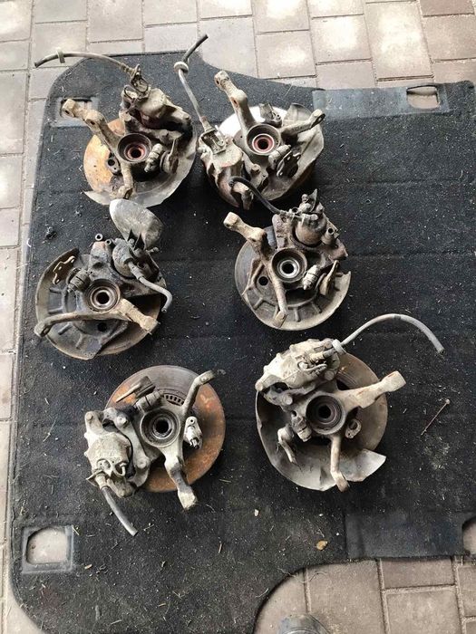 Цапфа поворотній кулак Ступіца Volkswagen Passat B3 B4 Golf 4  Vento