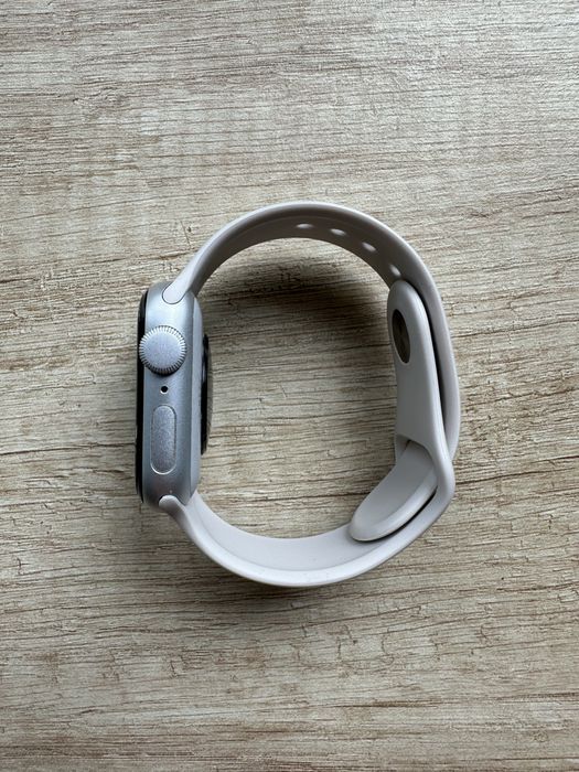 Смарт-годинник Apple Watch SE