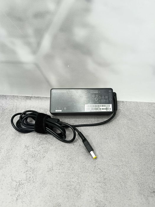 Оригінальний блок живлення Lenovo 90W/100-240V / 50-60Hz/20V/4.5A.