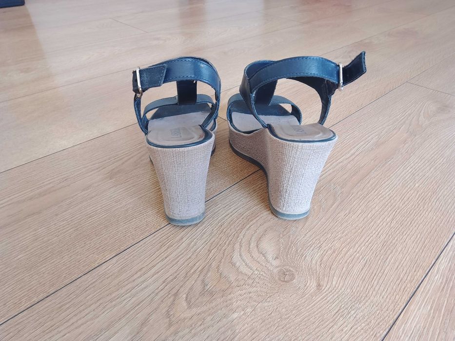 Sandały na koturnie Lasocki 37