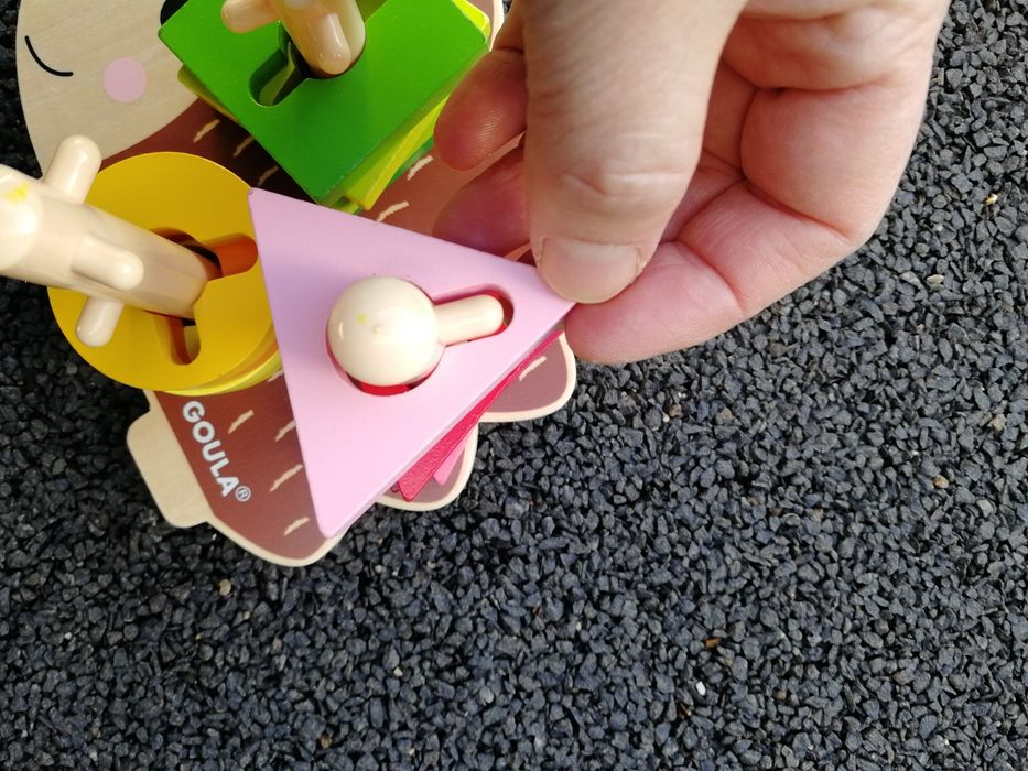 Brinquedo Goula, de encaixe para crianças pequenas