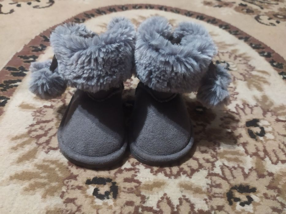Дитяче зимове тепле взуття, уггі H&M 18/19 розмір