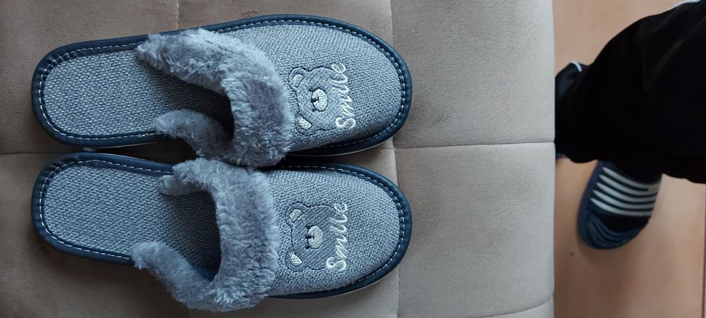 Damskie- kapcie nowe