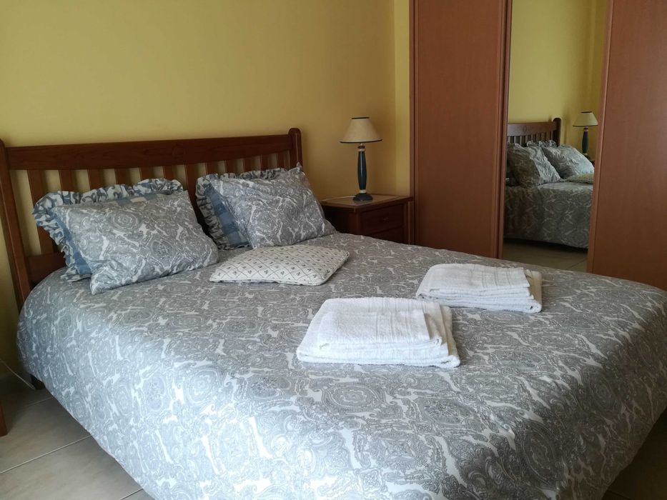 Apartamento amplo com terraço, garagem e perto da praia