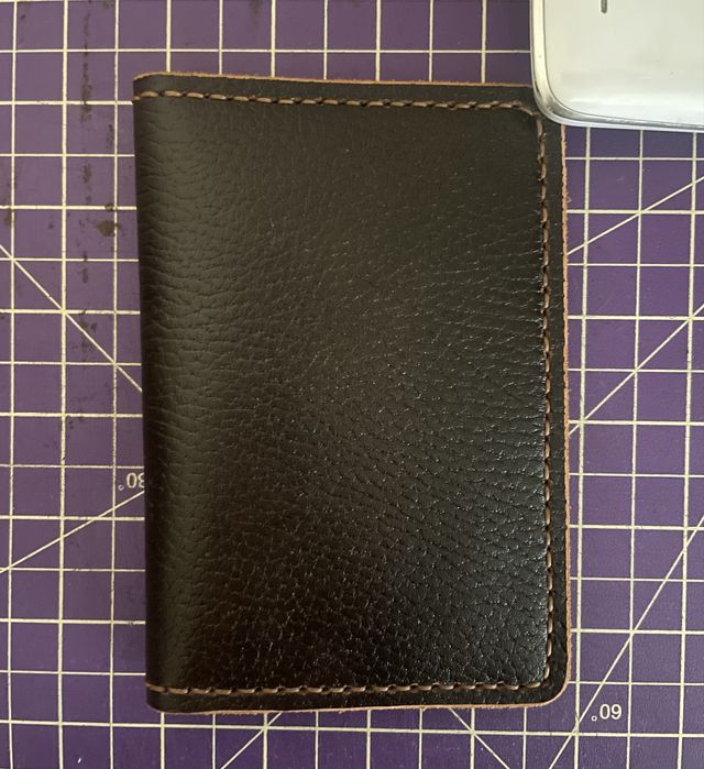 Шкіряна обкладинка на паспорт