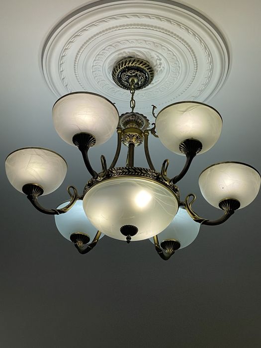 Люйстру красиву стельову 10шт є