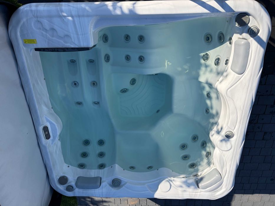 Jacuzzi Wellis Pluto Całoroczne Balboa Wanna Spa