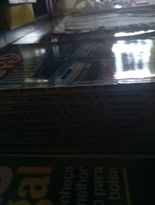Vendo jornais antigos de automóveis