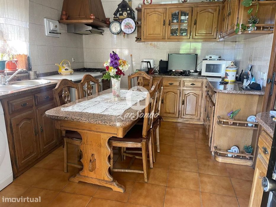 Moradia Bifamiliar T3+T2 em Guidões, Trofa