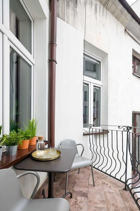 Duży apartament z balkonem przy Dworcu Głównym | Netflix | 5 osób