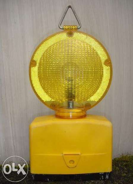 Yellow signal light64738700761730120