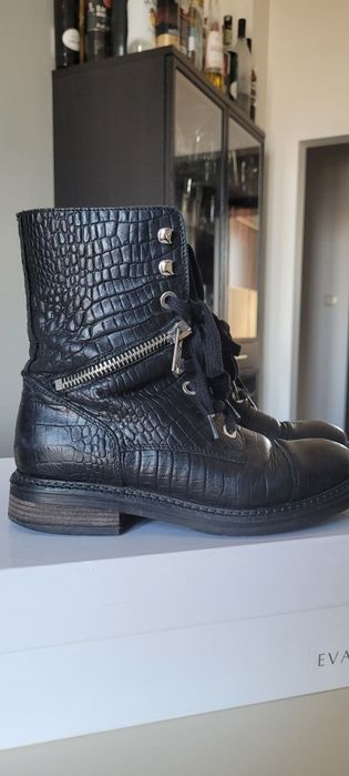 Eva Minge. Skórzane botki.