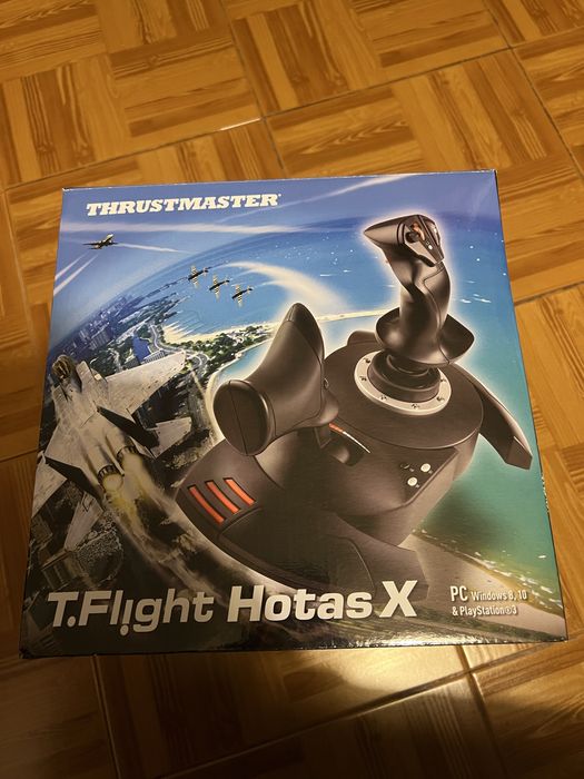 Simulador de voo Thrustmaster