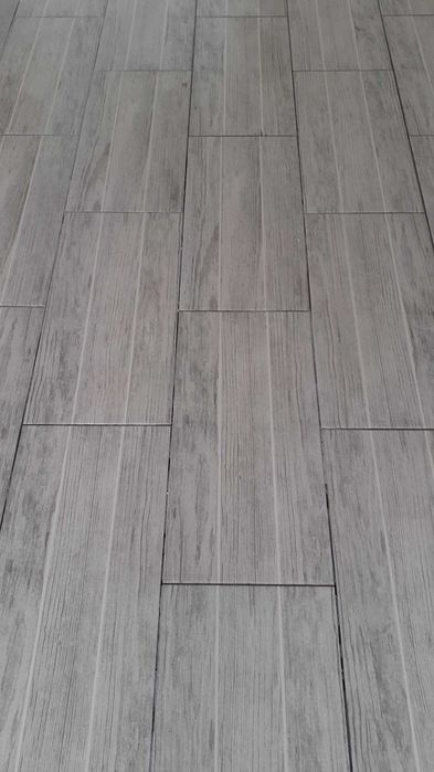 Płytki podłogowe, idealne do garażu, taras, balkonGres Strip wood grey