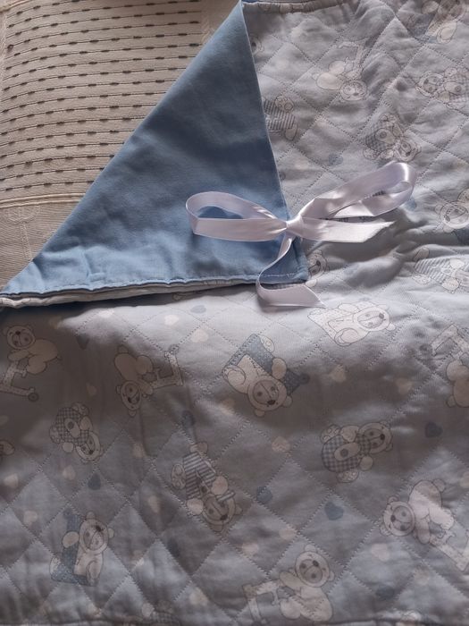 Conjunto edredom e protetor de grades para berço