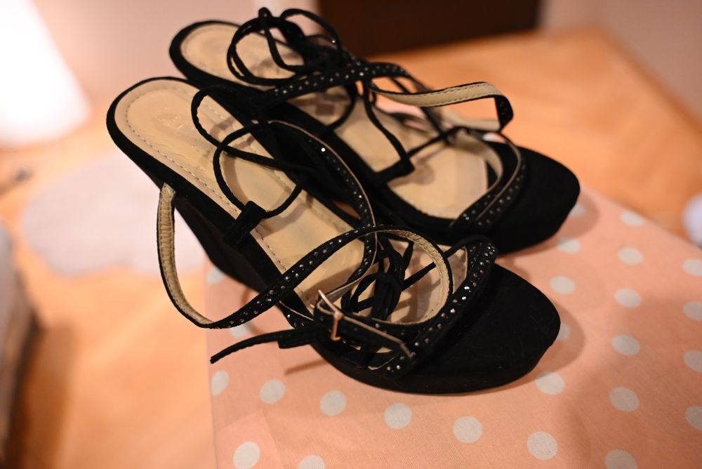 Koturny sandałki zamszowe rozmiar 40