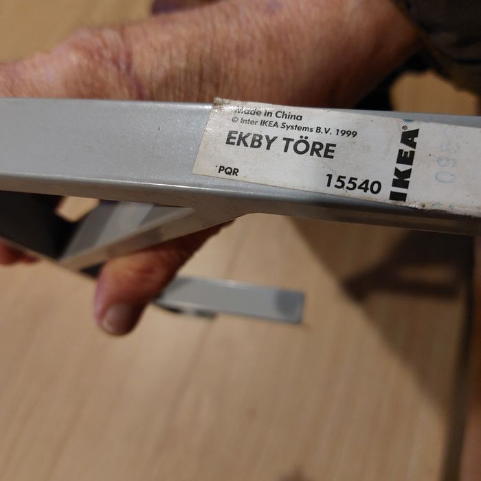 Suporte para prateleiras