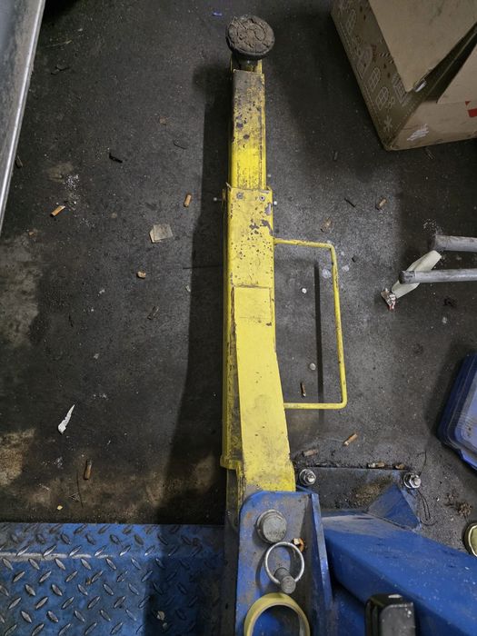 Sprzedam używany podnośnik dwukolumnowy firmy CASTEX QJY3.5-D