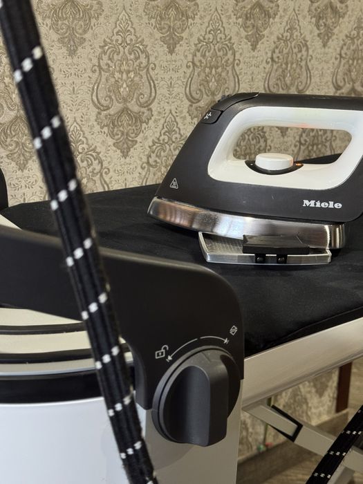 Гладильна система Miele B3847 (Прасувальна система) Відпарювання.