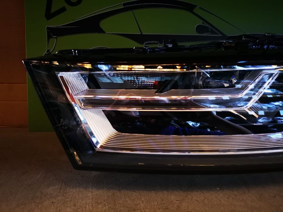 AUDI Q7 4M FAROL ESQ XENON LED - FF015