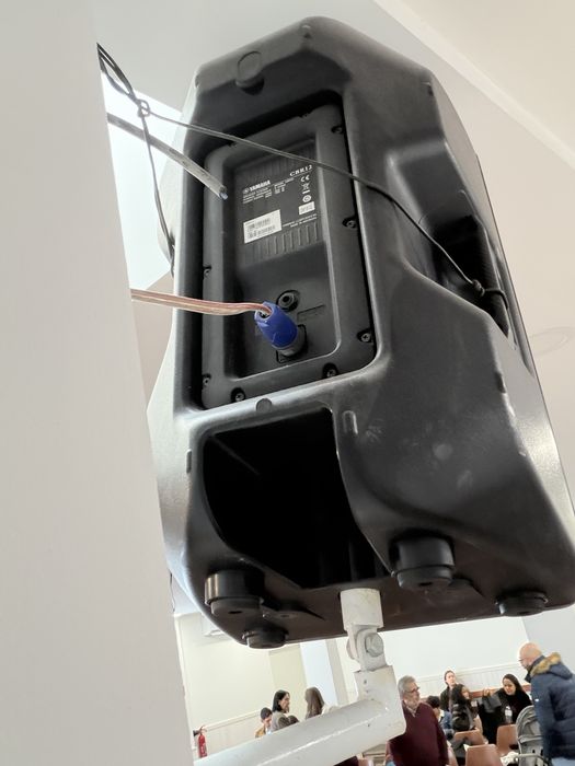 Yamaha CBR12 – Par de Colunas Passivas 12" (700W)