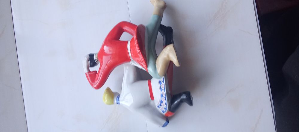 Три статуетки. Полонне