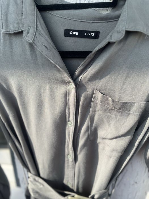 Elegancka szmijzerka sukienka z paskiem sinsay xs