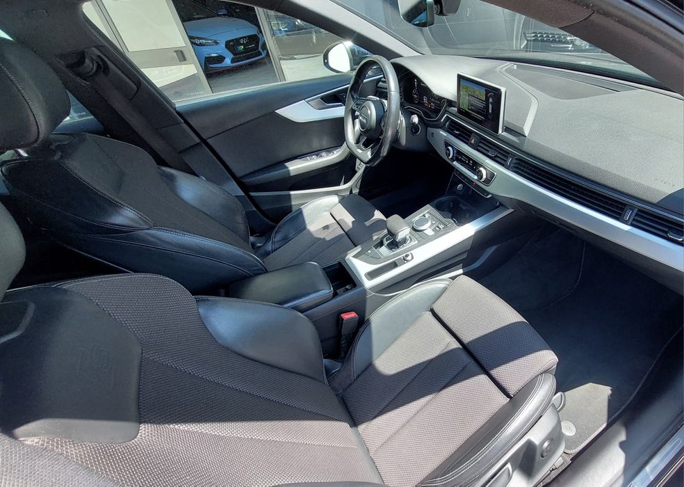 Audi A4 Avant 2.0 TDI S-Line / S-Tronic G7 / Virtual Cockpit