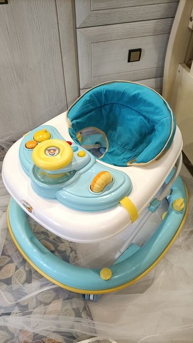 Продам музыкальные ходунки .