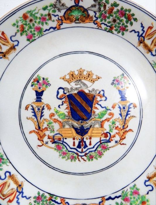 Prato brasonado de Hong Kong.