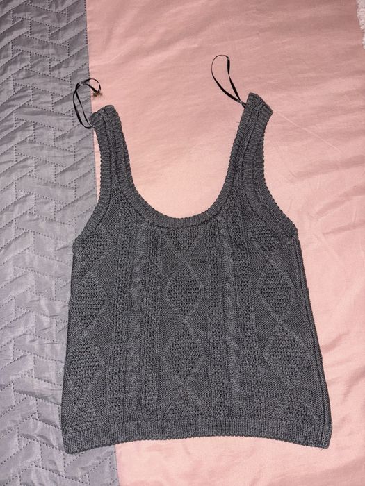 Top cinzento de tricot