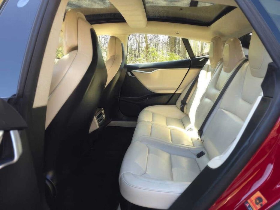 Tesla Model S      2018