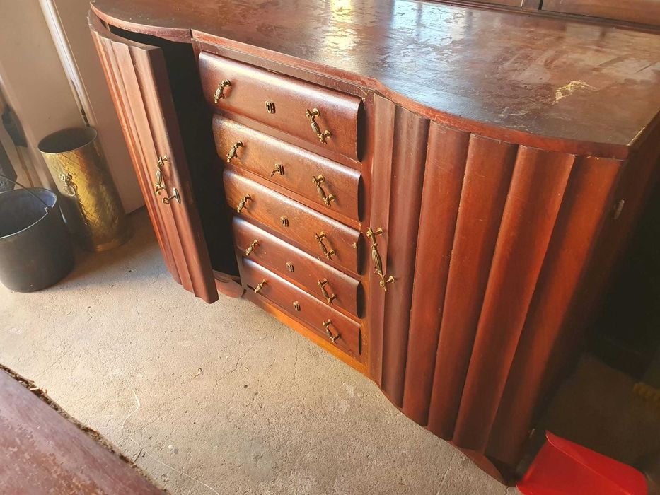 Conjunto de móveis antigos