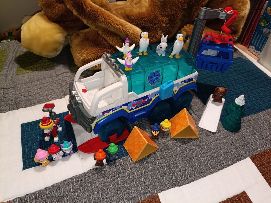 Camião do gelo patrulha Pata